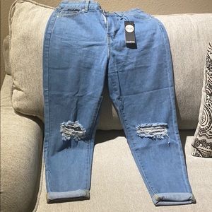 Mid Rise distressed Boyfriend Jeans